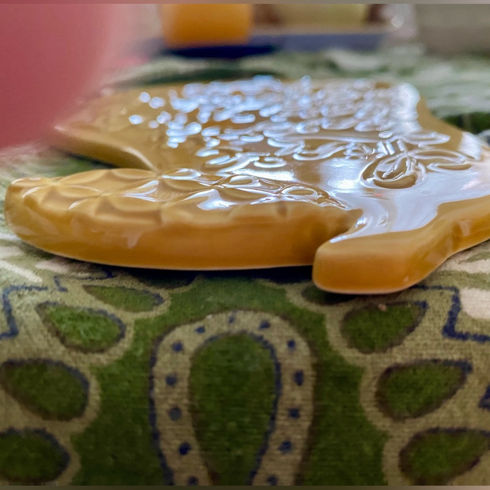 Pear Ceramic wall hanging or trivet. Made by Hallmark. New, has tags on back. - Picture 6 of 13